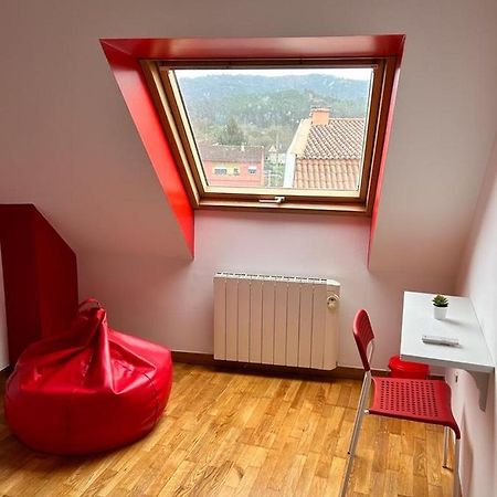 Acogedor Apartamento Atico En El Centro De O Porriño Екстериор снимка